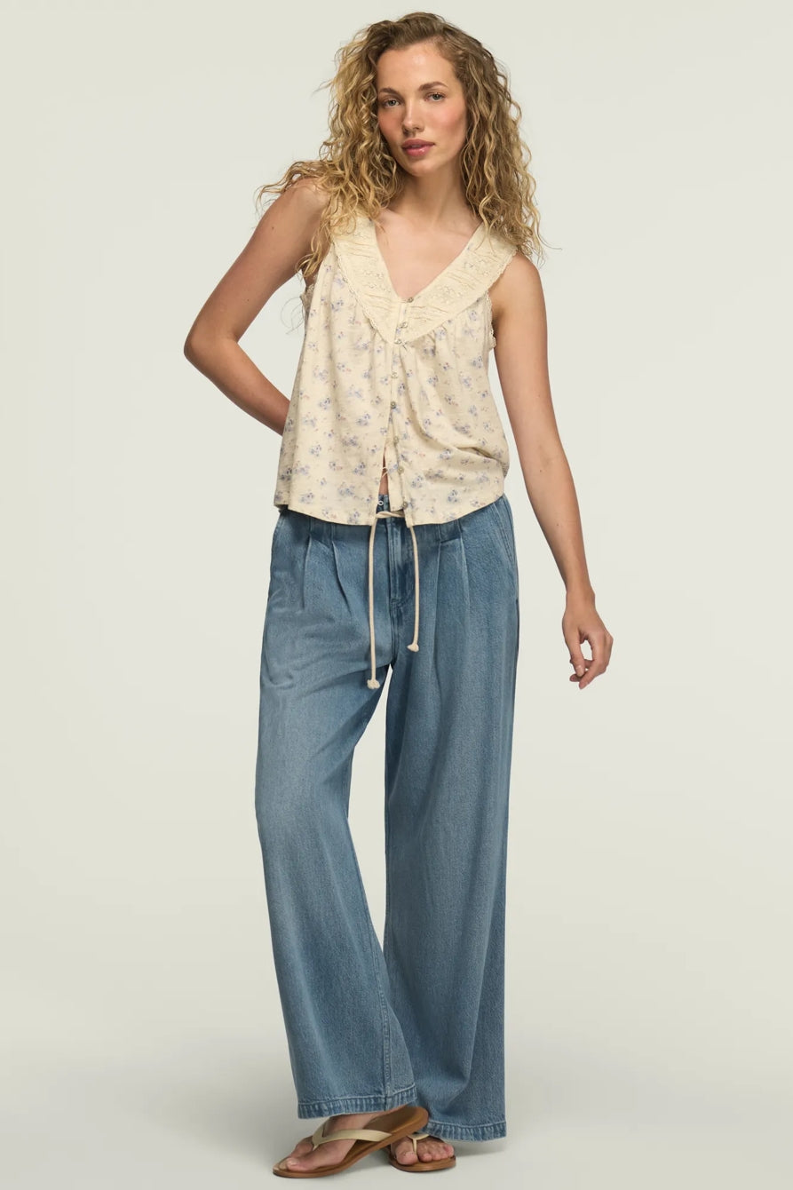 [157876-100] WOMENS LUCKY BRAND LACE YOKE V NECK TOP - CREAM FLORAL