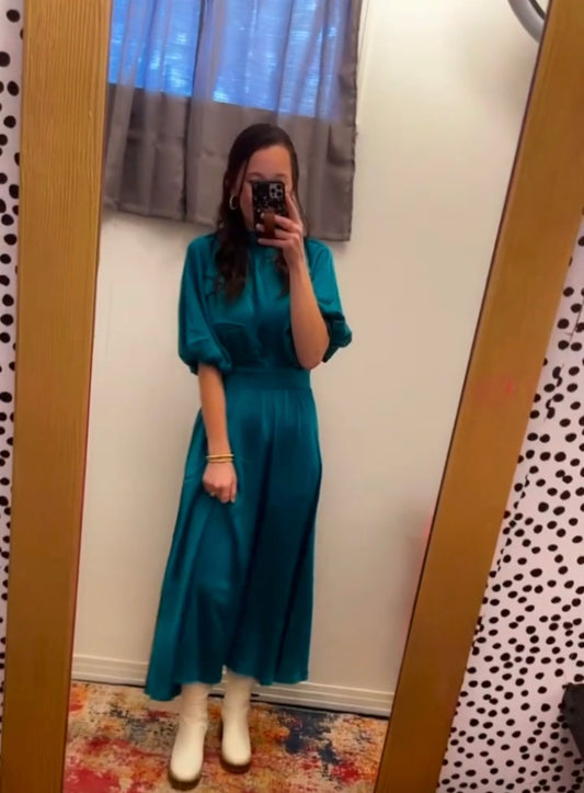 A solid woven midi dress - ID20283
